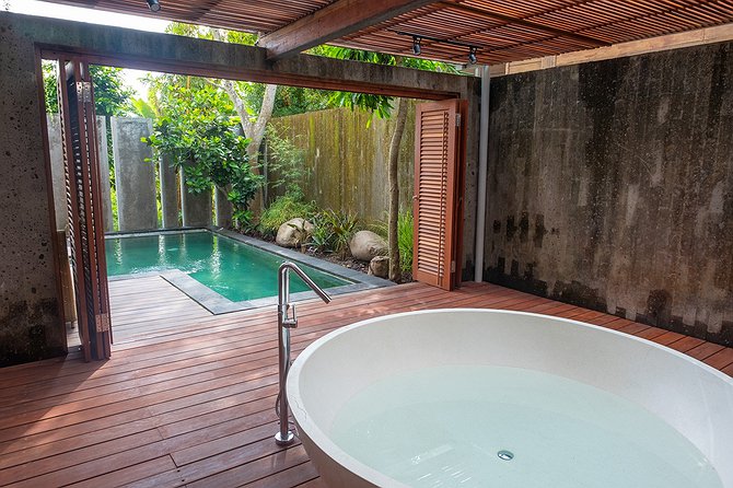 Tegal Sari Accommodation Bathtub & Private Pool