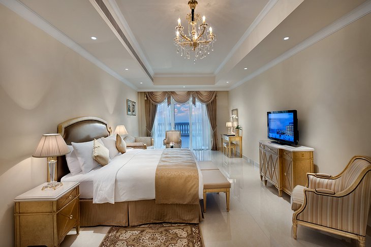 Kempinski Palm Jumeirah king size bedroom