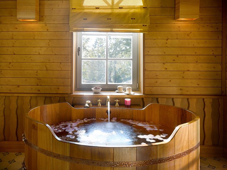 Chateau Mcely wooden hot bath
