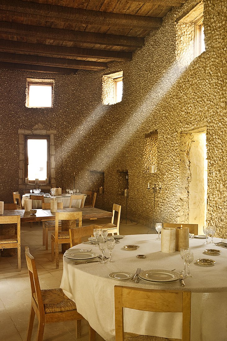 Adrere Amellal sun beams in the restaurant