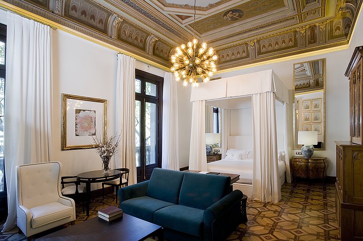 Cotton House Hotel Damask suite bedroom