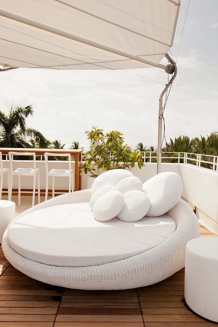 Dream South Beach rooftop relax