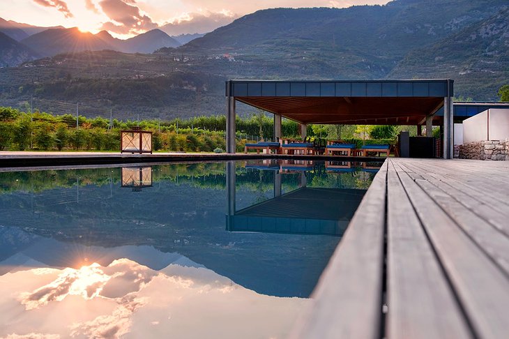 Vivere pool and mountains