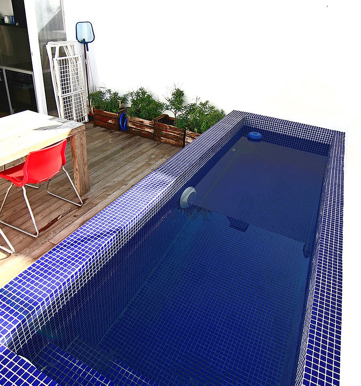 Container Home rooftop pool