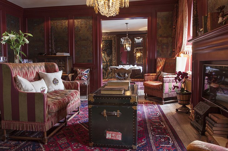 The Witchery by the Castle Turret Sittingroom