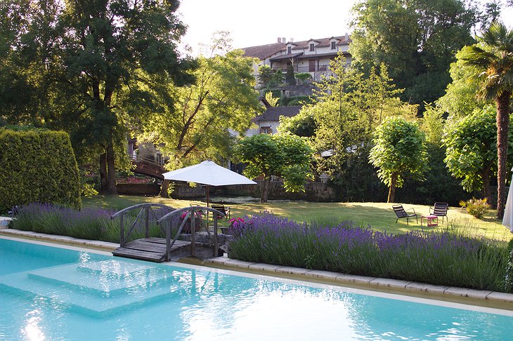 Hotel Le Moulin du Roc swimming pool