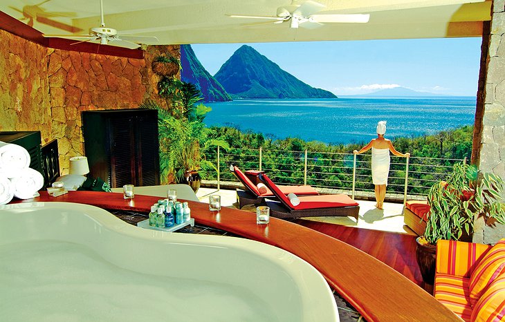 Jade Mountain Resort bathroom with sea view