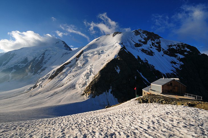 Hollandia Hut and the mountains