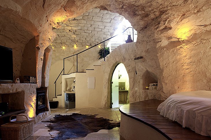 Columbarium cave suite