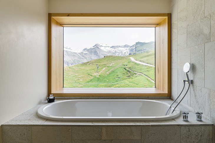 Hotel Chetzeron bath tub with mountain view
