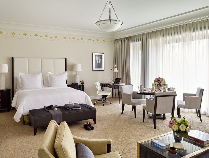 Four Seasons Hotel Gresham Palace bedroom