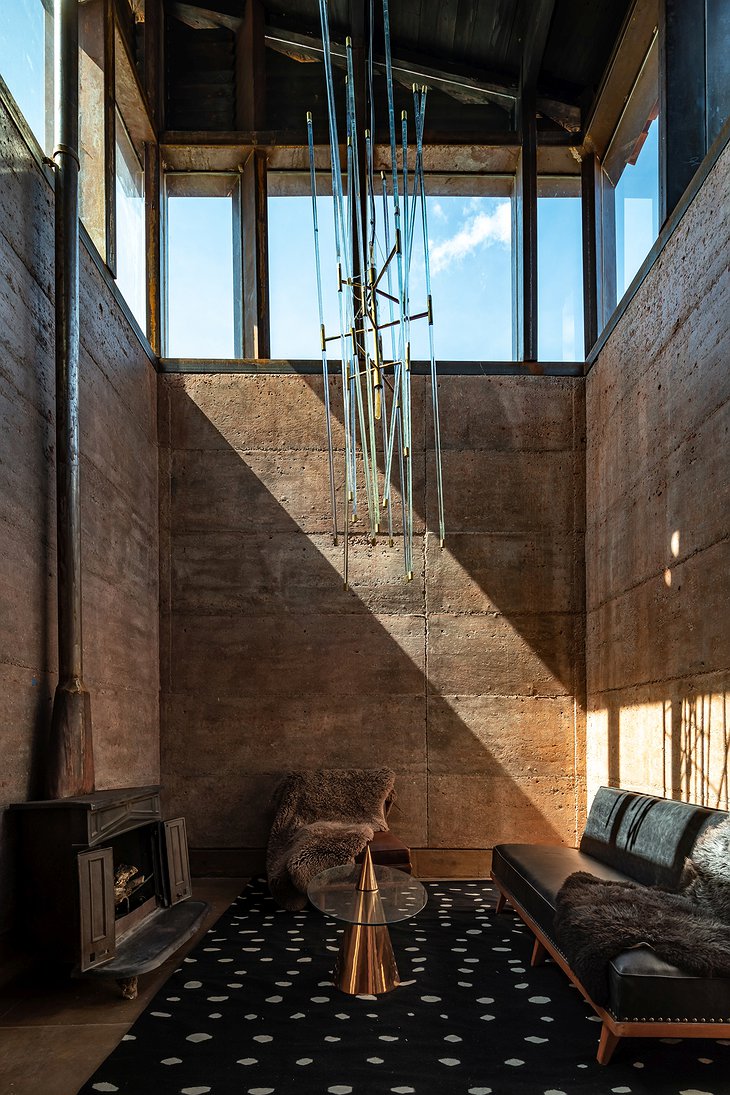 Casa Silencio High-Ceiling Room With Designer Chandelier