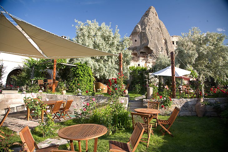 Garden and the cave hotel