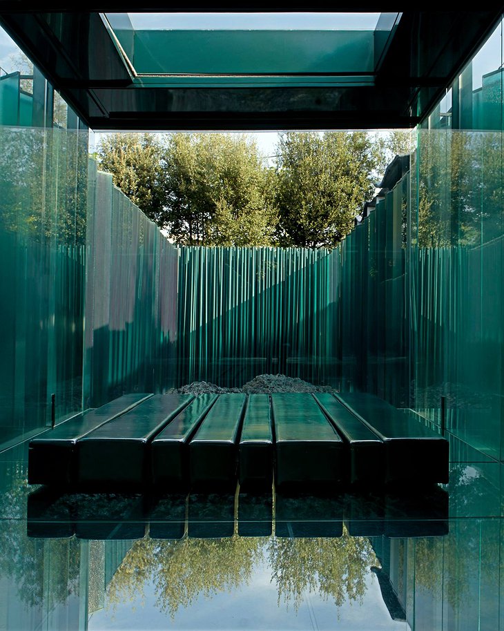 Les Cols Pavellons Fully Glass Room