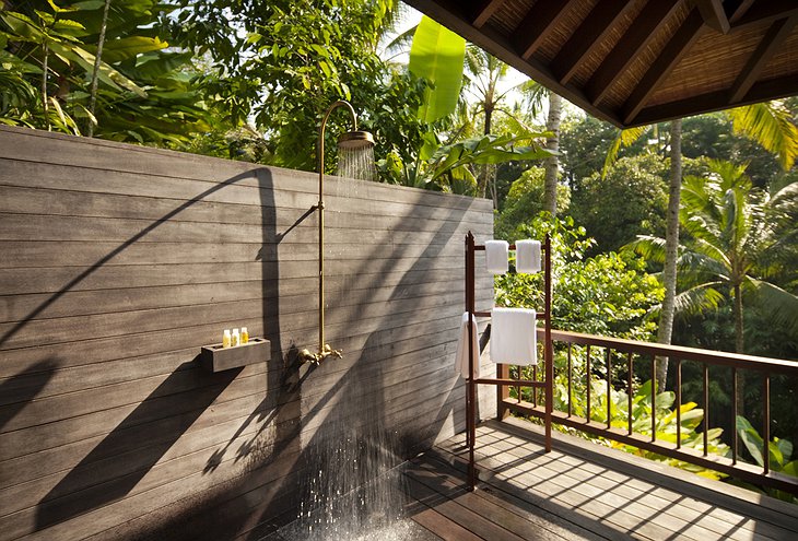 Retreat Villa outdoor shower