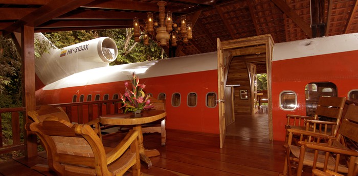 727 Fuselage Home - Luxury suite in a Boeing