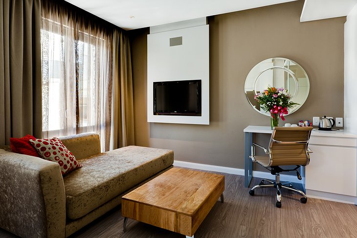 Protea Breakwater Lodge business suite lounge