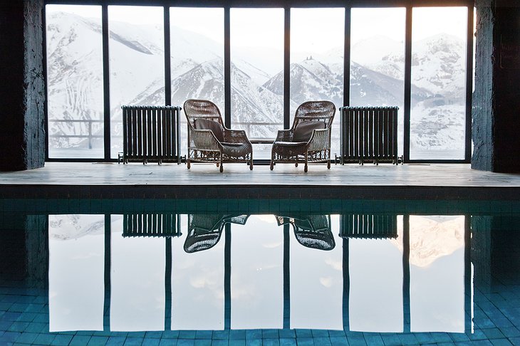 Rooms Hotel Kazbegi Pool with Mountain View