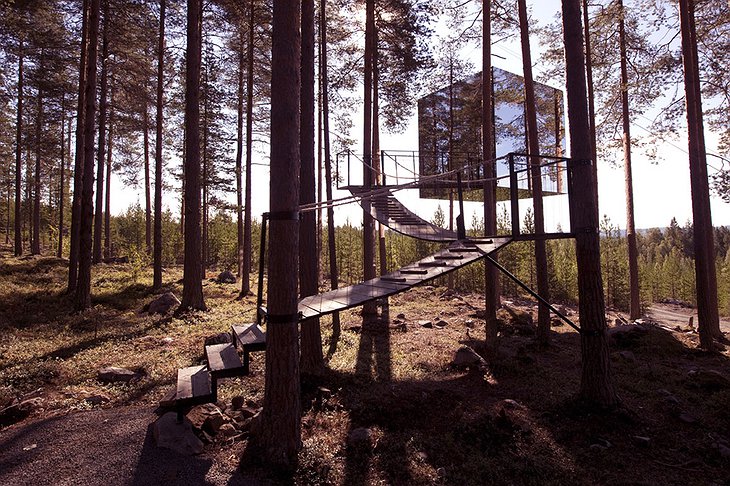 The Mirrorcube tree house