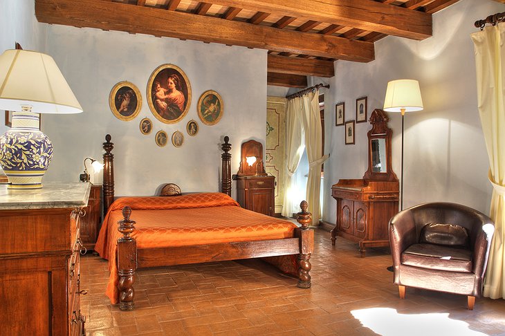 Castello di Petroia bedroom