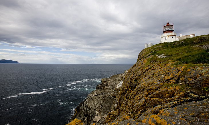 Svinoy Lighthouse on top of the cliff
