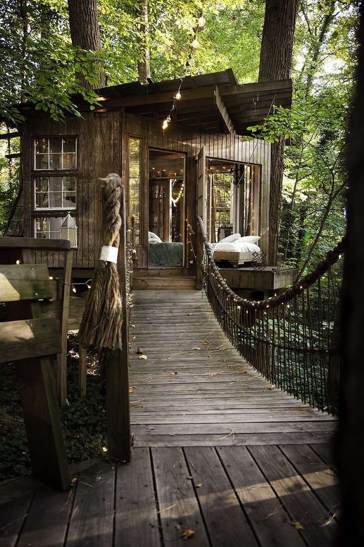 Secluded Intown Treehouse rope-bridge to the bedroom