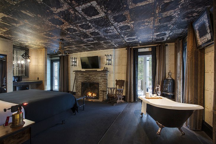 Mansion Guestrooms - Beautiful Blacksmith Suite
