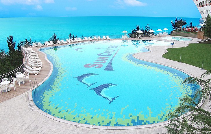 Sun Cruise Resort pool
