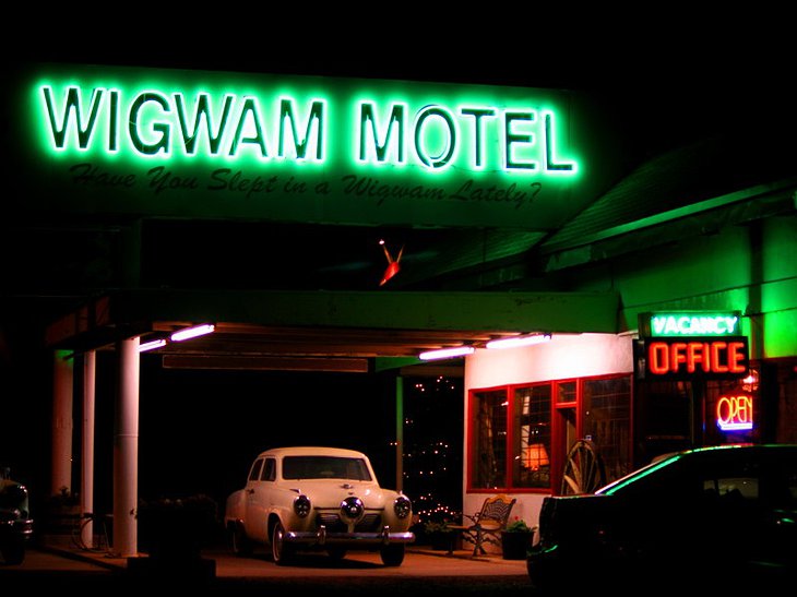 Wigwam Motel sign at night