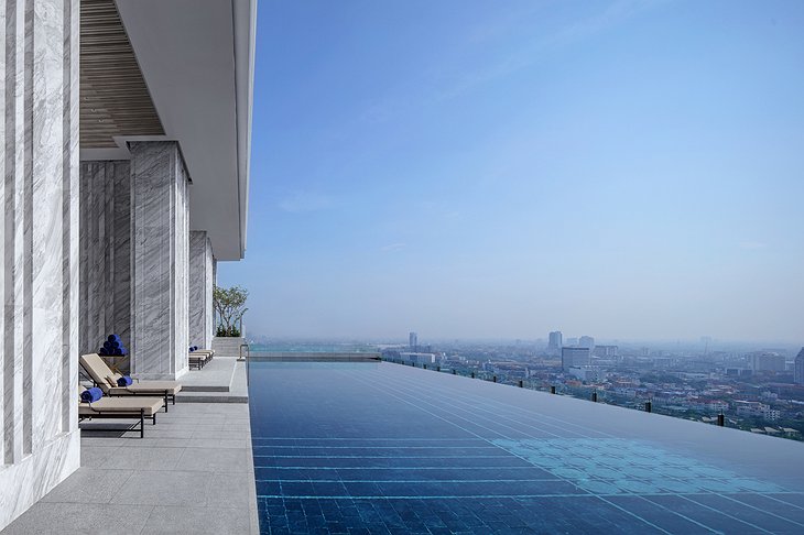 137 Pillars Suites Bangkok Rooftop Infinity Pool