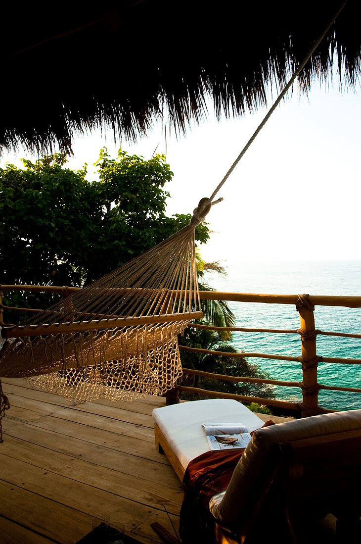 Xinalani Retreat hammock with view on the sea