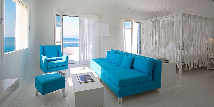 Cavo Tagoo white room with blue furniture