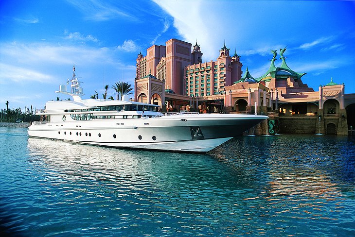 Superyacht at the Hotel Atlantis Paradise Island