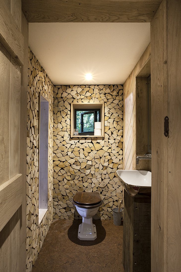 The Woodman's Treehouse toilet