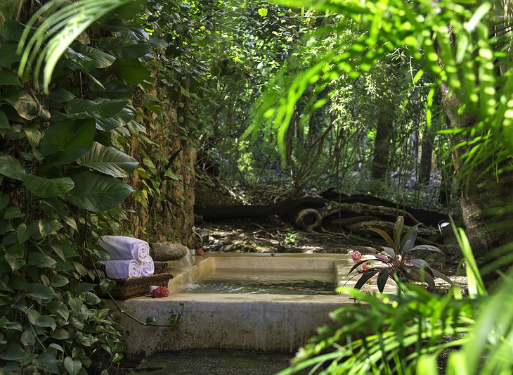 Hacienda Uayamon spa pool in the nature