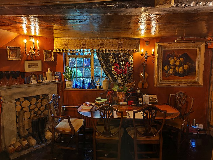 Wizards Thatch Wizardry Dining Room