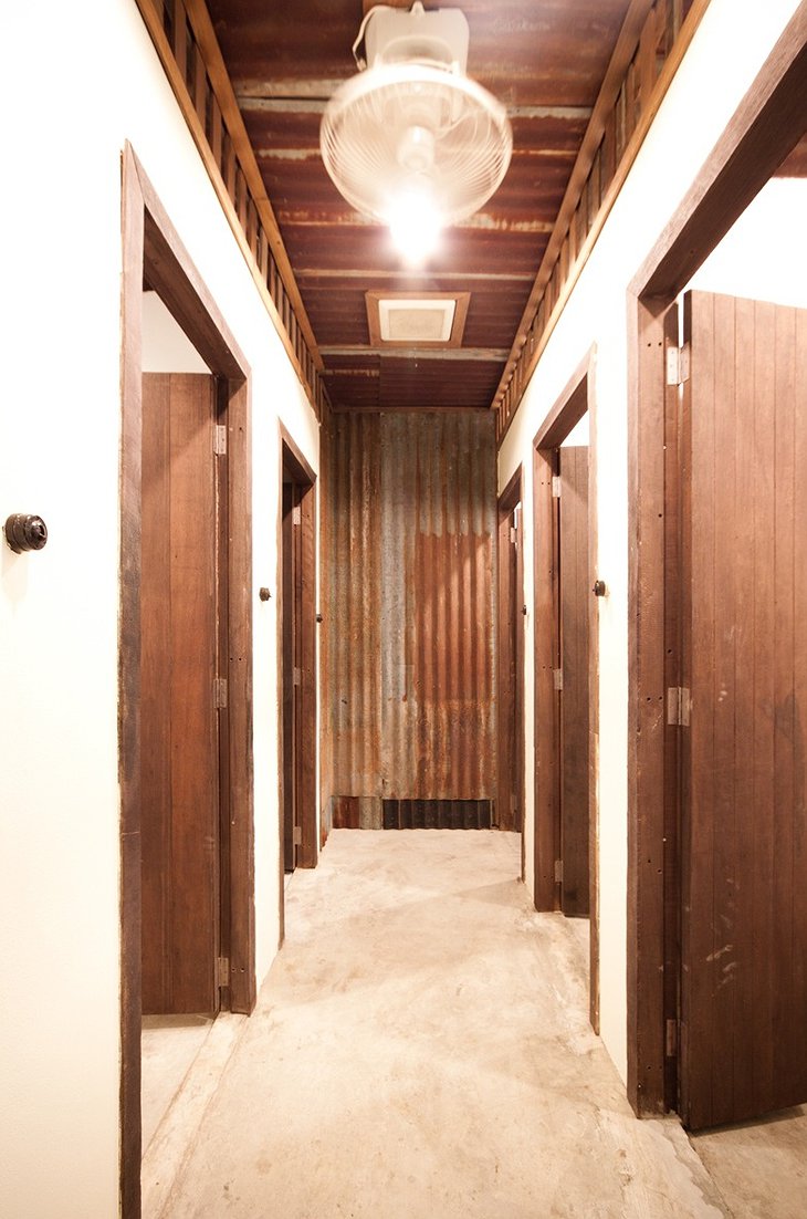 Suneta Hostel Khaosan corridor