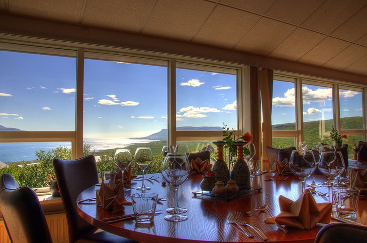 Hotel Glymur dining with view on nature