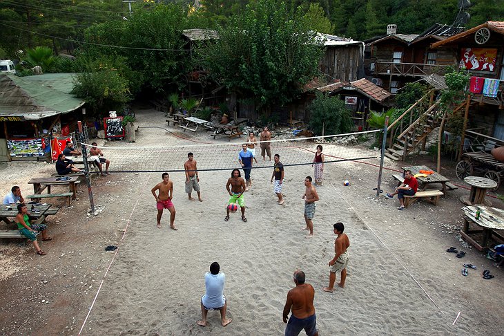 Kadir’s Top Tree Houses Volleyball