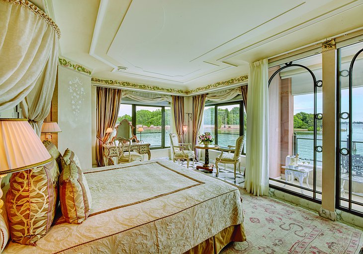 Belmond Hotel Cipriani suite with balcony