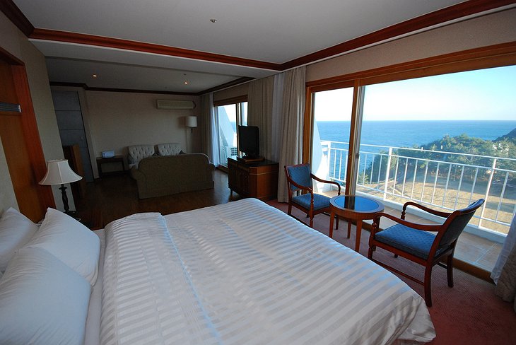 Sun Cruise Resort room with sea view