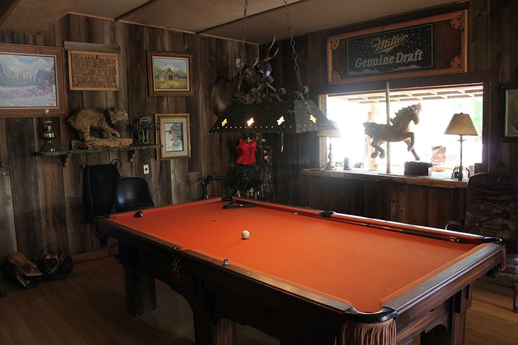 Genuine Draft Horse Ranch salon pool table