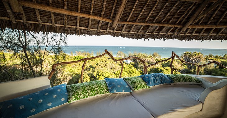 Watamu Treehouse rooftop chill with beach and nature panorama