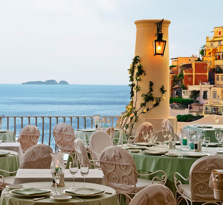 Le Sirenuse Hotel restaurant with view on Positano