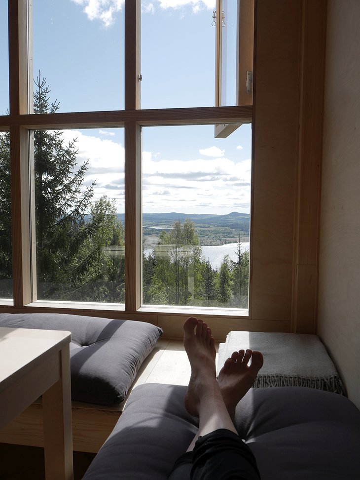 Bergaliv Window Bench Chill with Panoramic Nature View