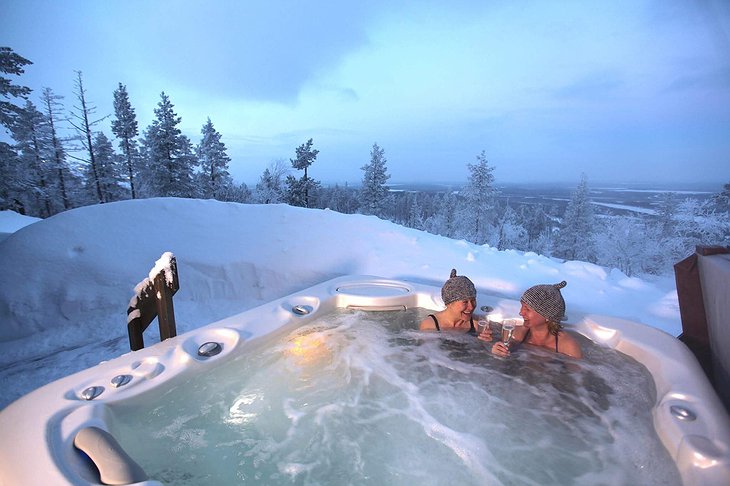 Levin Iglut outdoor snowy jacuzzi