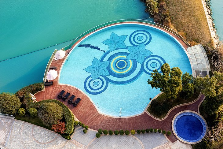 Sheraton Huzhou Hot Spring Resort swimming pool