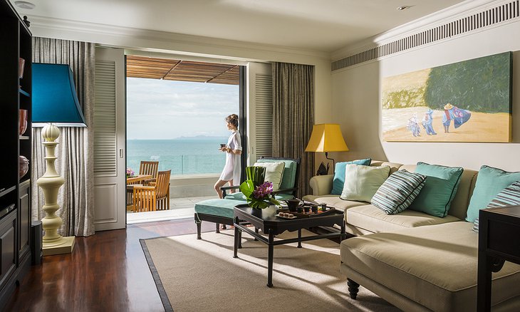One Bedroom Panoramic Ocean View Suite, Living Room