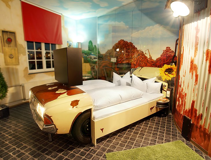 V8 Hotel wild west themed room