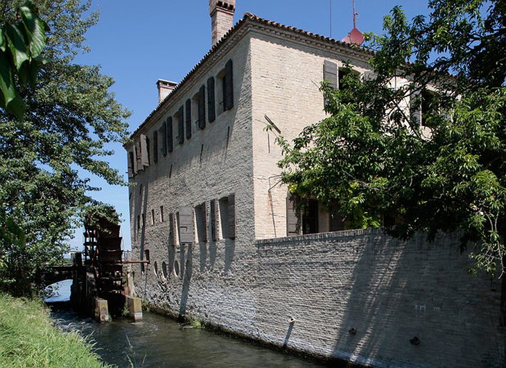 Water mill converted to hotel - Locanda Rosa Rosae